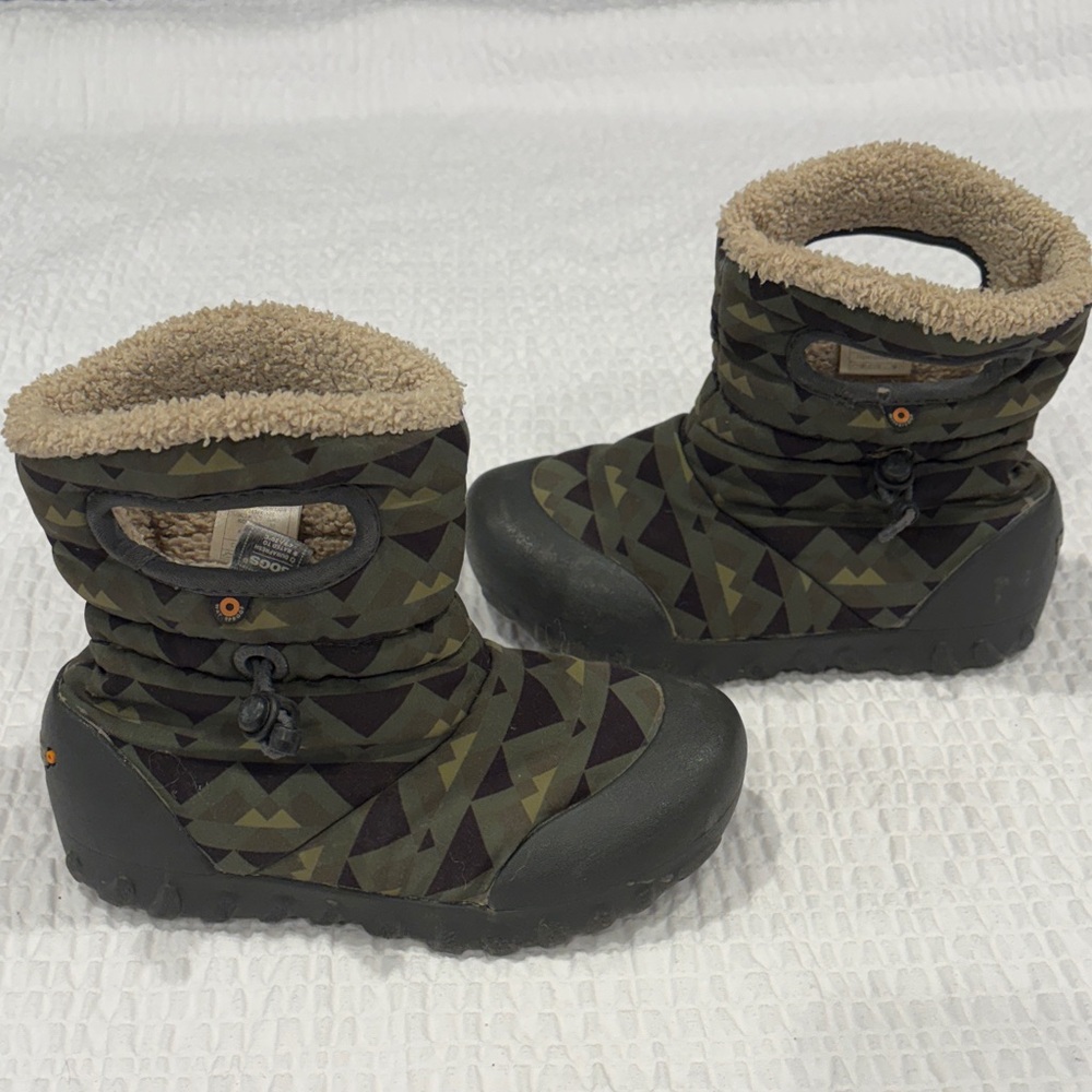 Kids Camouflage Winter Bogs Boots